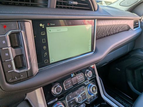 Used 2024 GMC Yukon Denali w/ Advanced Technology Package AWD/4WD image 17