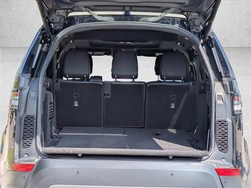 Used 2019 Land Rover Discovery SE image 6