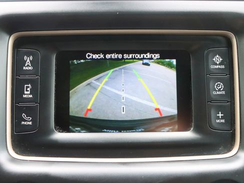 Used 2017 Jeep Grand Cherokee Laredo RWD image 36