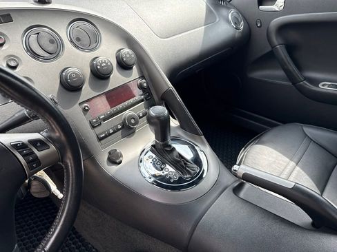 Used 2007 Pontiac Solstice Convertible w/ Premium Package RWD image 30