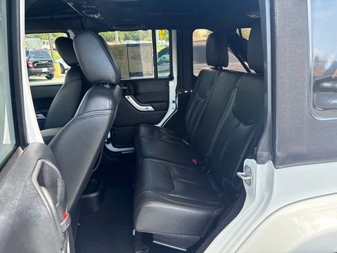 Used 2014 Jeep Wrangler Unlimited Sahara w/ Connectivity Group AWD/4WD image 24