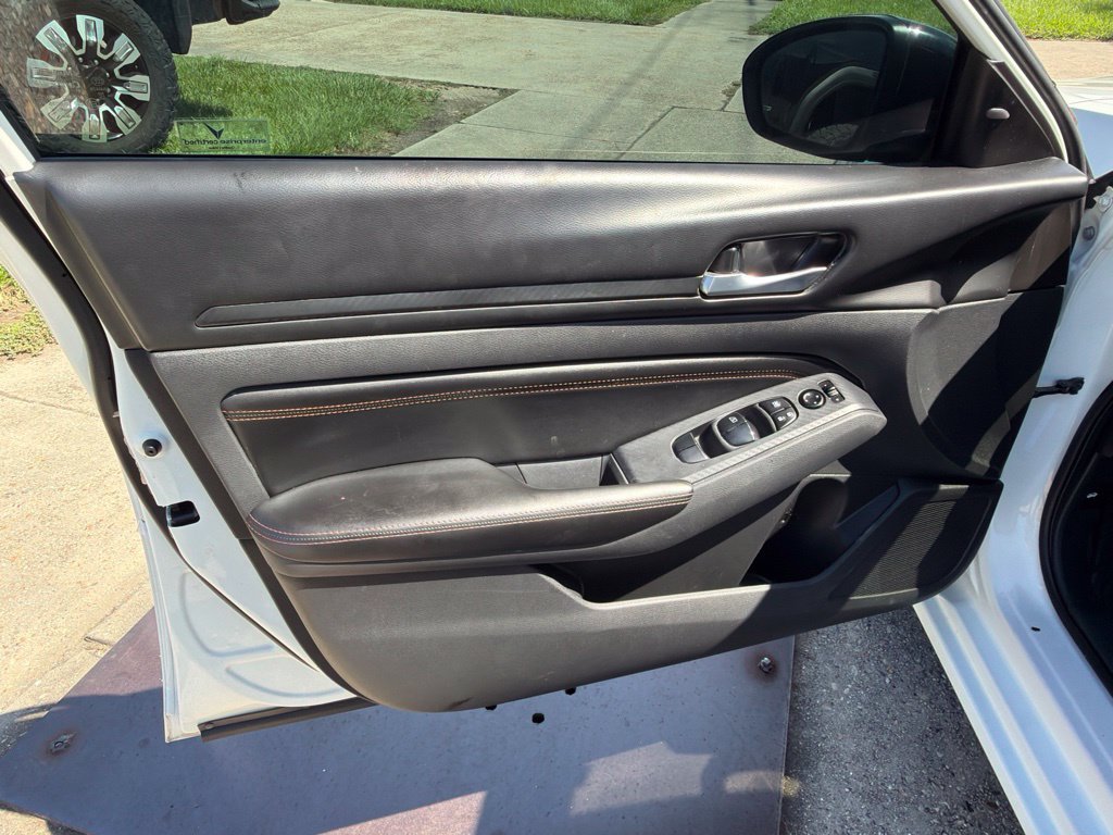 Used 2021 Nissan Altima 2.5 SR FWD image 11