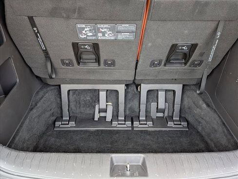 Used 2025 Kia Carnival EX image 6