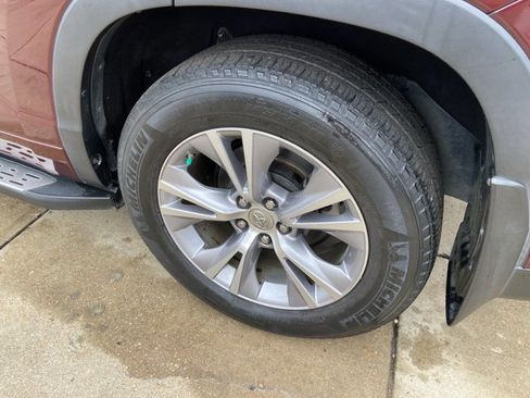 Used 2014 Toyota Highlander XLE image 28