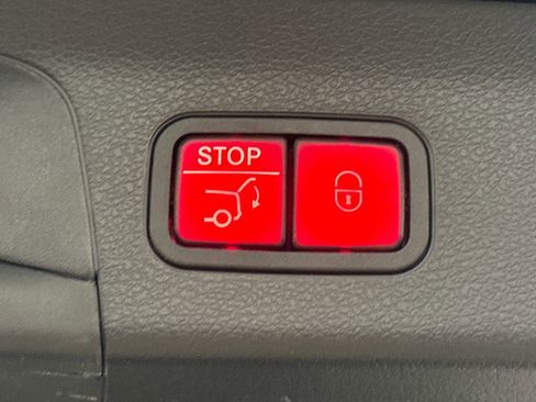Used 2023 Mercedes-Benz GLS 450 4MATIC image 21