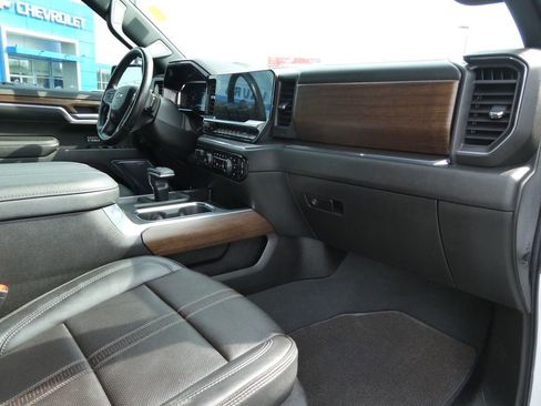 Used 2023 Chevrolet Silverado 1500 High Country w/ Technology Package AWD/4WD image 11