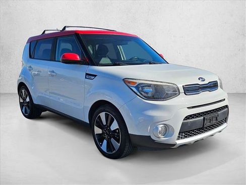 Used 2018 Kia Soul + FWD image 3