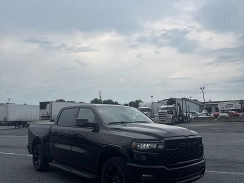 Used 2025 RAM 1500 Big Horn AWD/4WD image 3