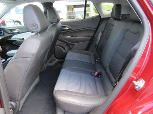 Used 2025 Chevrolet Trax LT w/ Driver Confidence Package FWD image 33