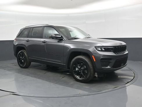 New 2025 Jeep Grand Cherokee Altitude image 1