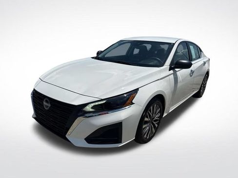 Used 2025 Nissan Altima 2.5 SV FWD image 3