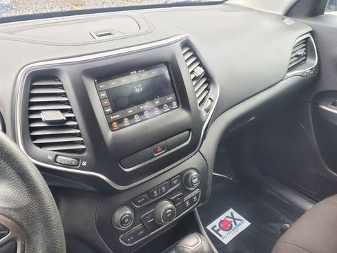 Used 2019 Jeep Cherokee Latitude w/ Popular Appearance Group AWD/4WD image 25