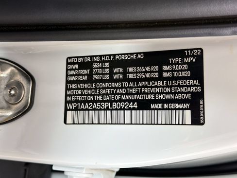 Certified 2023 Porsche Macan AWD/4WD image 27