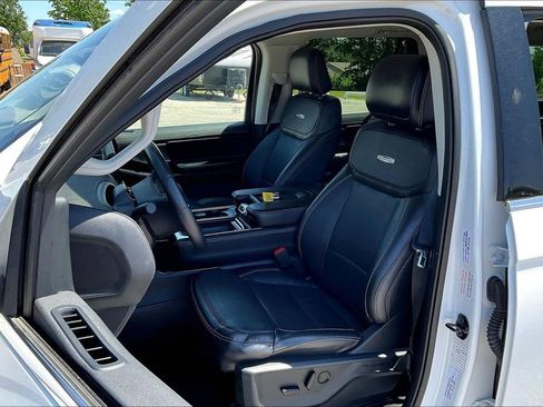 Used 2025 Ford Expedition Max Platinum AWD/4WD image 26