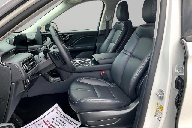 Used 2026 Lincoln Aviator AWD w/ Jet Appearance Package image 27
