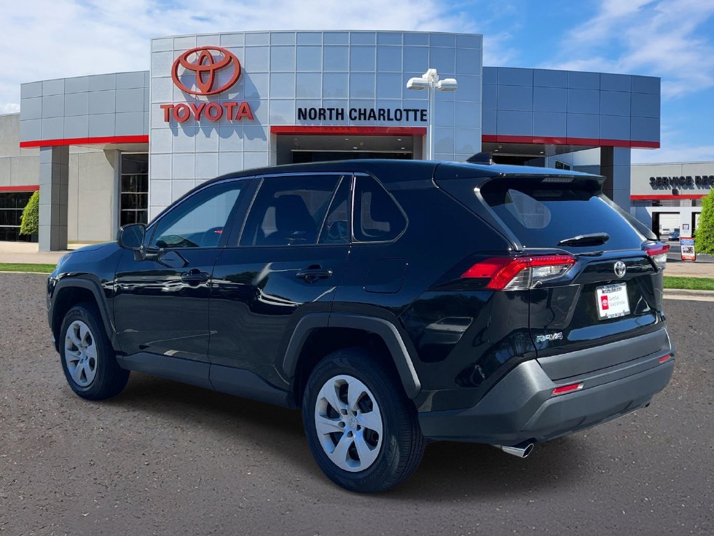 Used 2024 Toyota RAV4 LE FWD image 5