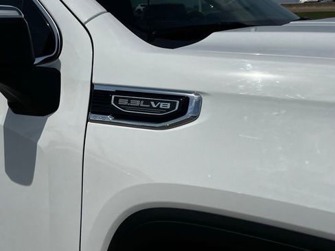 Used 2024 GMC Sierra 1500 SLT image 11