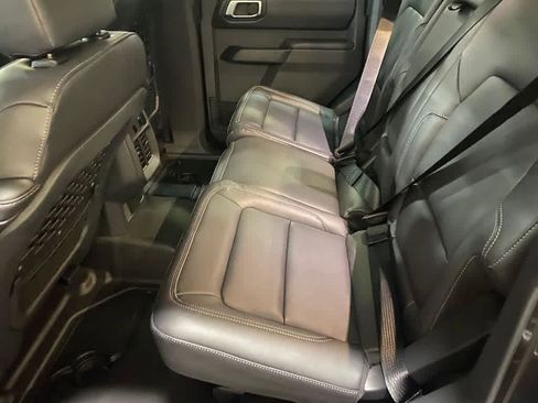 New 2025 Ford Bronco Badlands w/ Sasquatch Package AWD/4WD image 8