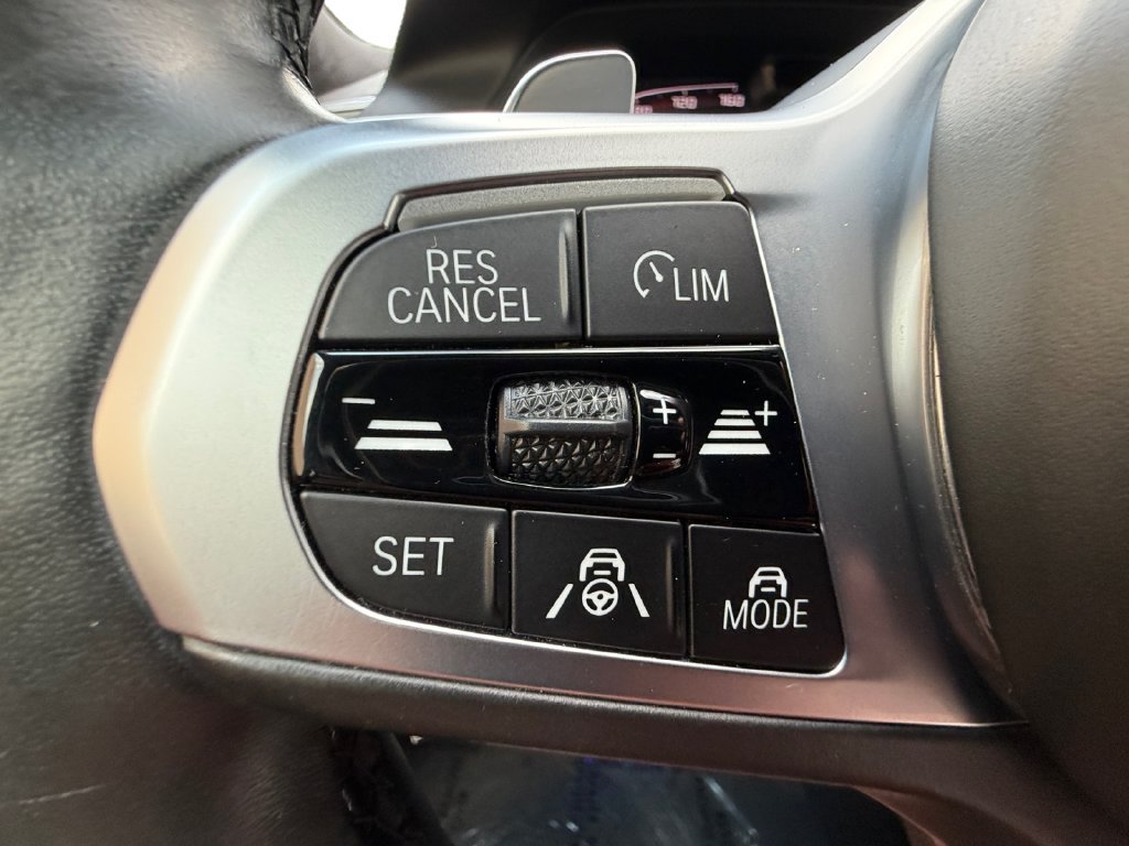 Used 2020 BMW X7 M50i w/ Dynamic Handling Package AWD/4WD image 24