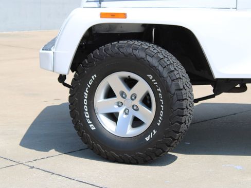 Used 1991 Jeep Wrangler Renegade AWD/4WD image 27