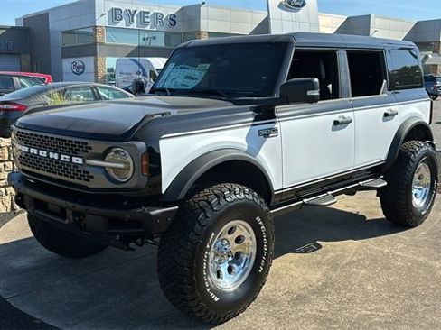 New 2025 Ford Bronco Badlands image 2