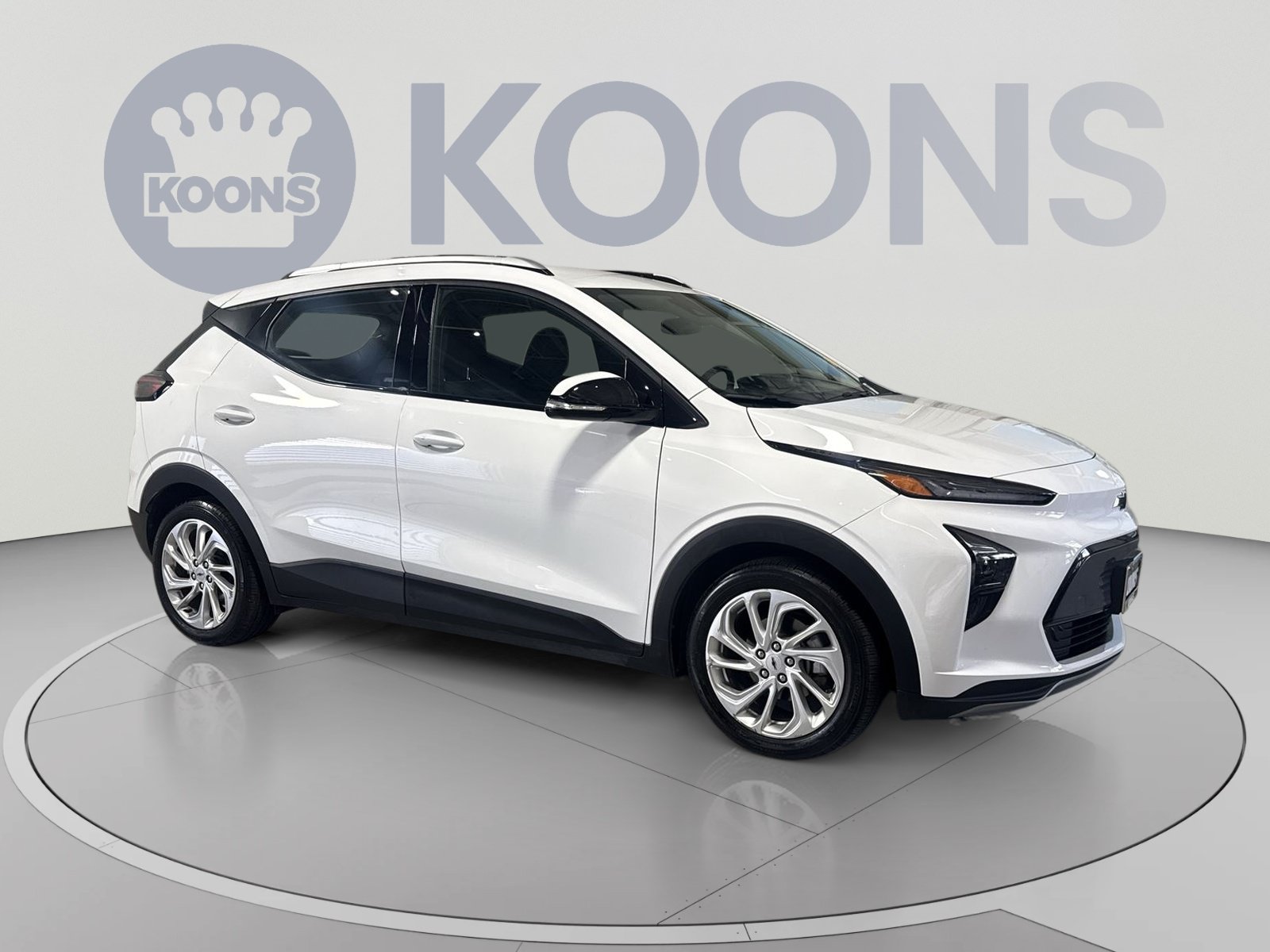 Used 2023 Chevrolet Bolt EUV LT w/ Comfort Package FWD image 2