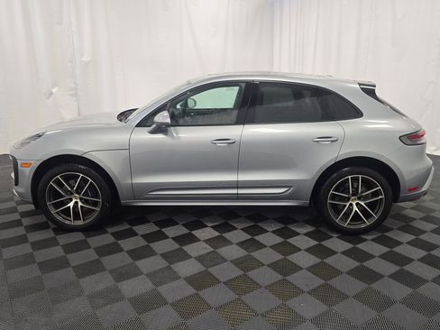 Certified 2025 Porsche Macan image 2