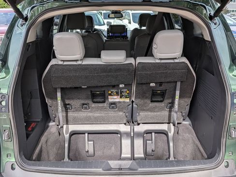 Used 2026 Toyota Sienna XLE FWD image 32