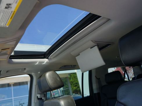 Used 2018 Chevrolet Suburban Premier image 11