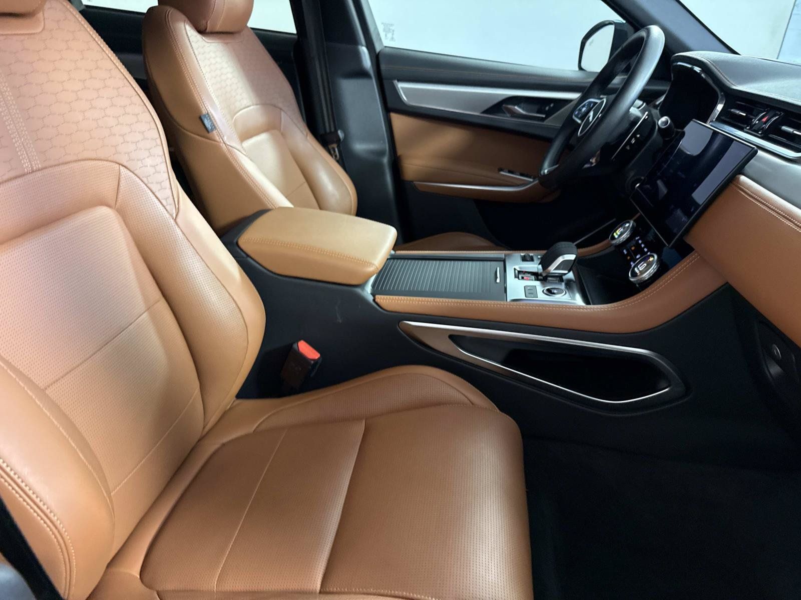 Certified 2026 Jaguar F-PACE R-Dynamic S AWD/4WD image 10