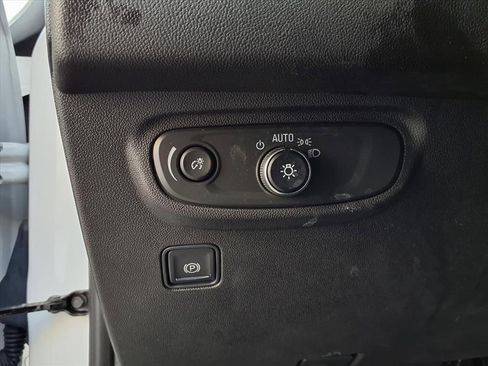 Used 2023 GMC Terrain SLE w/ Elevation Edition image 25