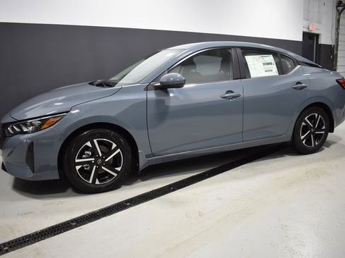 New 2025 Nissan Sentra SV image 2
