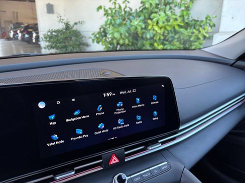 Used 2025 Hyundai Elantra SEL FWD image 20