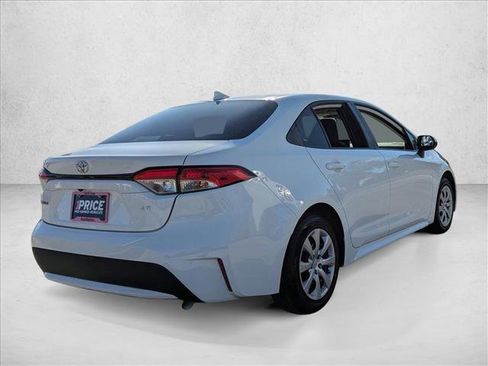 Certified 2022 Toyota Corolla LE image 5
