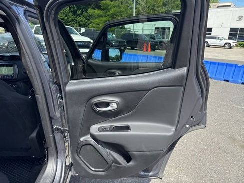 Used 2023 Jeep Renegade Latitude AWD/4WD image 32