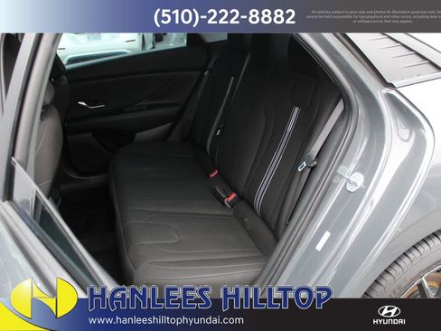 Used 2023 Hyundai Elantra Blue image 13