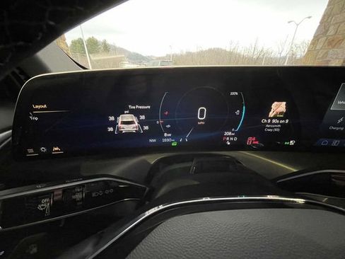 Used 2026 Cadillac Vistiq Sport image 19