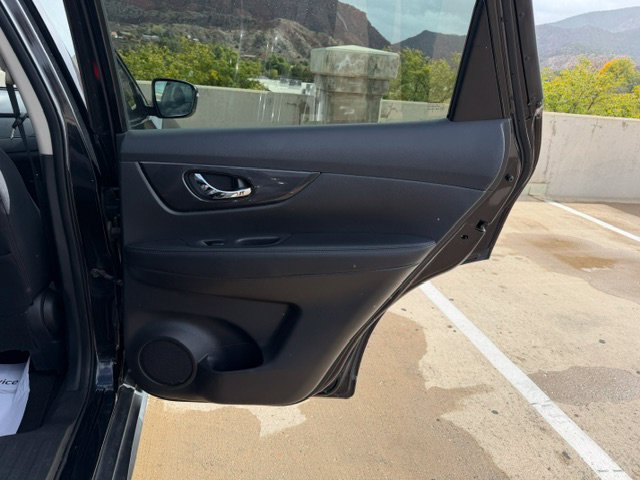 Used 2019 Nissan Rogue SV FWD image 17