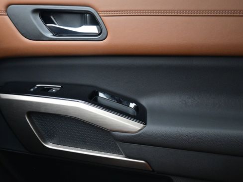 New 2025 Nissan Pathfinder Platinum image 29