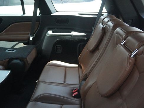 Used 2021 Lincoln Aviator Reserve w/ Equipment Group 201A RWD image 13