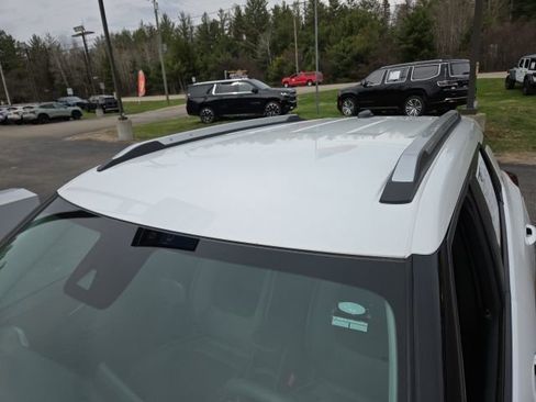 Used 2025 Chevrolet TrailBlazer LT AWD/4WD image 32