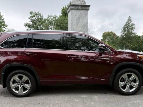 Used 2017 Toyota Highlander Limited AWD/4WD image 6