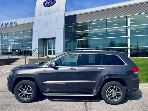 Used 2018 Jeep Grand Cherokee Limited AWD/4WD image 2