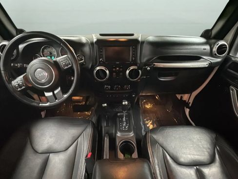 Used 2013 Jeep Wrangler Unlimited Sahara w/ Connectivity Group AWD/4WD image 9