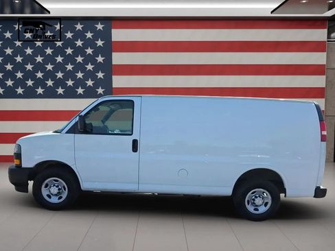 Used 2018 Chevrolet Express 2500 w/ Driver Convenience Package RWD image 8