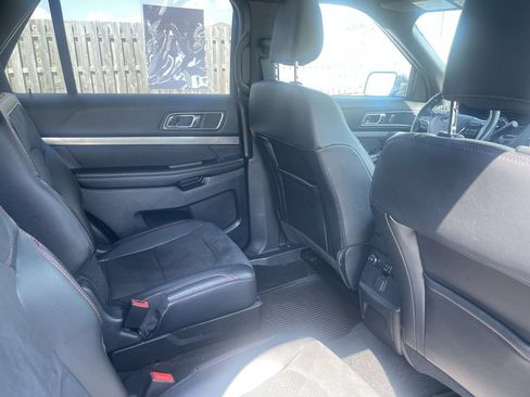 Used 2019 Ford Explorer XLT w/ Equipment Group 202A AWD/4WD image 33