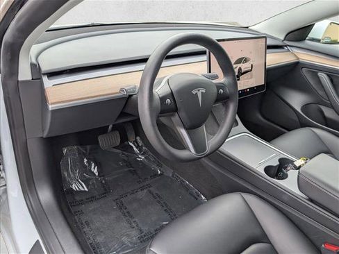 Used 2023 Tesla Model 3 Standard Range image 10