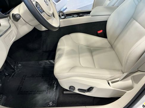 Used 2024 Volvo XC60 B5 Plus AWD/4WD image 19