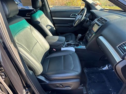 Used 2017 Ford Explorer XLT w/ Equipment Group 202A image 13
