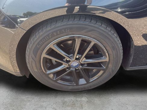 Used 2018 Ford Focus SE FWD image 2